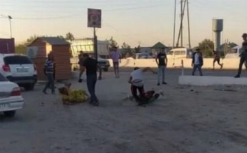 Жители Самарканда прилюдно избили двух женщин — видео