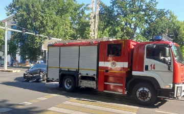 В центре Ташкента столкнулись Lacetti и пожарная машина, есть пострадавший