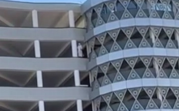 Девушка пыталась спрыгнуть с 8-го этажа автостоянки рынка «Абу Сахий»