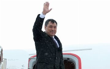 Садыр Жапаров вылетел в Узбекистан с государственным визитом