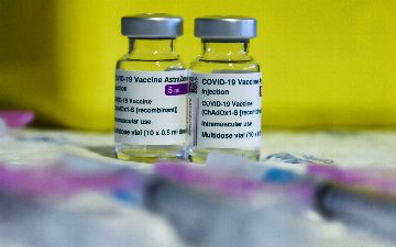 Главный инфекционист США допустил отказ от вакцины AstraZeneca