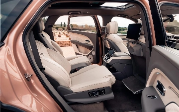 Зачем Bentley устанавливает в автомобили самолетные кресла?