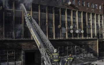 В ЮАР загорелась заброшенная многоэтажка, погибли более 70 человек (видео)