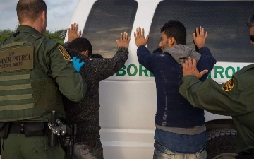 Власти США намерены усилить рейды против нелегальных мигрантов