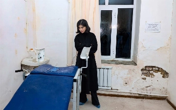 «Нагрузка колоссальная, а условия не требуют комментариев». Саида Мирзиёева посетила сельскую поликлинику в Ургуте