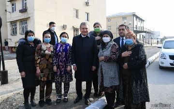 Шавкат Мирзиёев незапланированно посетил одну из ферганских махаллей