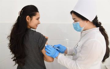 В Узбекистане ровно год назад началась вакцинация от коронавируса – статистика