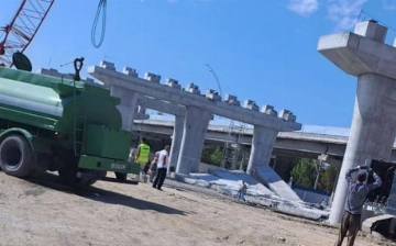 Возле аэропорта Ташкента обрушились пять балок строящегося моста