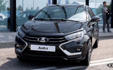 «АВТОВАЗ» сравнивает LADA Aura с Toyota Camry и Hongqi H5