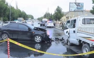 В Фергане водитель Lacetti столкнулся с мини-грузовиком на «встречке», есть погибший