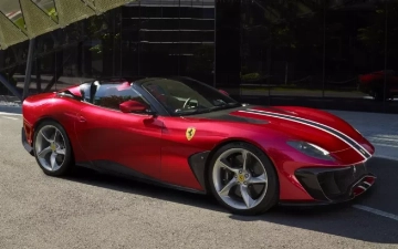 Ferrari презентовал уникальный родстер SP51 — первые фото