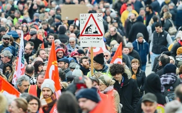 Почти 1,3 млн человек вышли на протесты против пенсионной реформы во Франции (видео)