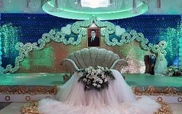В Туркменистане обязывают молодожен исполнять первый танец под песню президента страны