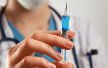 Вирусолог рассказал, полезны ли на самом деле вакцины против коронавируса