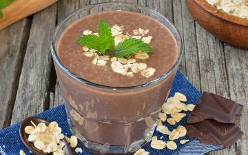Рецепт вкусного завтрака – шоколадный смузи с овсянкой