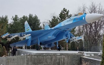 В столице появился памятник истребителю Су-27 — фото