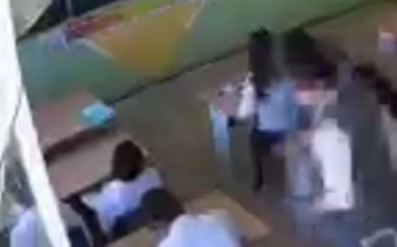 В Хорезме учительница избила шестиклассников