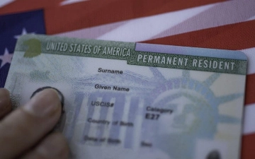 После стрельбы в Вашингтоне: США пересмотрят грин-карты граждан 19 стран