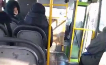 В Ташкенте пассажиры одного из автобусов прокатились с открытой дверью — видео