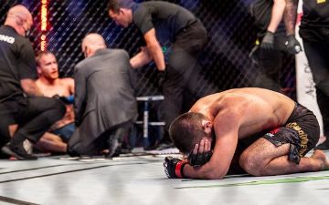 Нурмагомедов задушил Гэтжи и объявил о завершении карьеры в UFC – видео