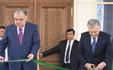 Мирзиёев и Рахмон открыли новое здание посольства Узбекистана в Душанбе