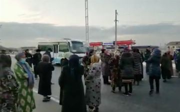 Бухарцы перекрыли дорогу из-за отсутствия газа