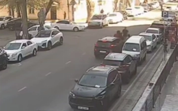 В Ташкенте водитель Tracker намеренно наехал на группу людей