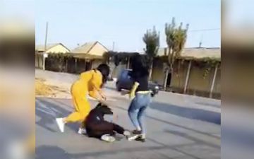 В Фергане две девушки устроили «самосуд» на улице