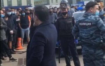 В Москве полтысячи узбекских мигрантов вышли на протесты