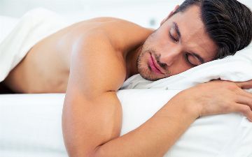 Почему спать голышом – вредно?