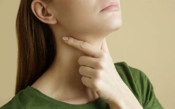 Популярный способ лечить горло не работает, как теперь выздоравливать?