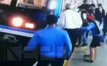 Мужчина упал под поезд в метро Ташкента — видео