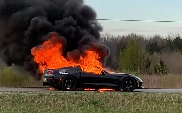 Прототип спорткара Chevrolet Corvette сгорел дотла на дорожных тестах