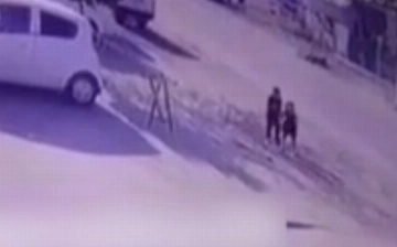 В Фергане несовершеннолетний водитель сбил двух детей и врезался в Nexia-3 (видео)