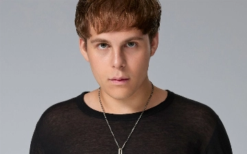 «Возьми телефон, детка»: трек Токсиса попал в мировой чарт вместе с Тейлор Свифт