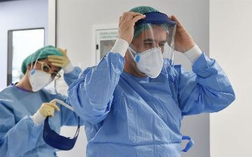 Еще три столичных клиники приостановили прием больных с коронавирусом 