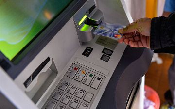 Банкоматы временно приостановили обмен иностранной валюты