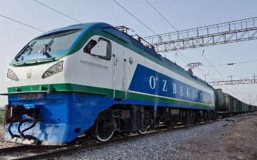 Из-за затяжной жары в Узбекистане снизили скорость движения поездов