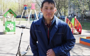 Дворник из Узбекистана нашел и вернул 5 млн рублей жительнице Москвы