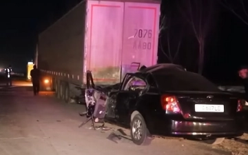 В Самарканде водитель уснул за рулем и врезался в грузовик, погибли три человека