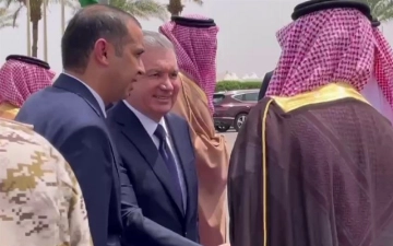 Shavkat Mirziyoyev Madina shahriga yetib bordi - video