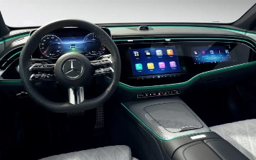Mercedes-Benz презентовал E-Class с пассажирским дисплеем, TikTok и селфи-камерой