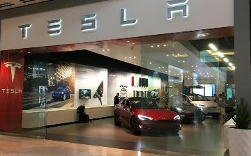 В США темнокожий сотрудник Tesla отсудил у компании почти два миллиона долларов