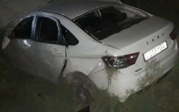 В Бухарской области водитель вылетел с дороги, потеряв управление - видео