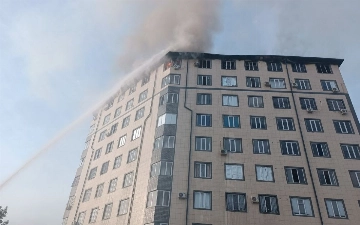 В Навои произошел крупный пожар в девятиэтажке