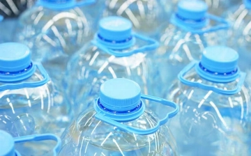 Bloomberg: В бутилированной воде содержится в 100 раз больше пластиковых частиц, чем считалось ранее