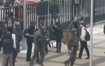 В России подросток с ножом совершил нападение в школе, есть погибший