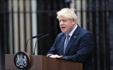 Борис Джонсон покинул британский парламент фразой из Терминатора-2 — видео