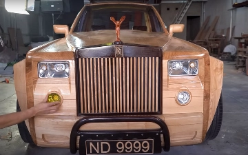 Отец подарил сыну деревянный и полностью рабочий Rolls-Royce — видео