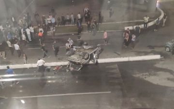 Очередная авария в Ташкенте: пьяный водитель «Эпики» не справился с управлением и перевернулся